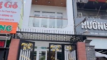 Bán nhà mặt tiền Phan xich long