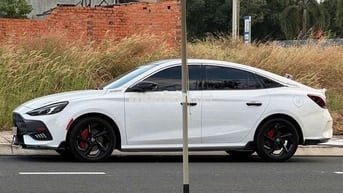MG5 LUXURY Trắng odo 4v