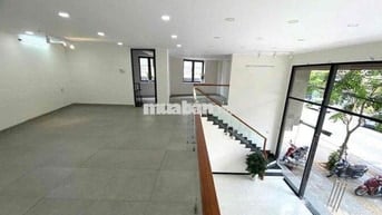 Cho thuê nhà mặt tiền Nguyễn Tri Phương . Trung tâm thành phố