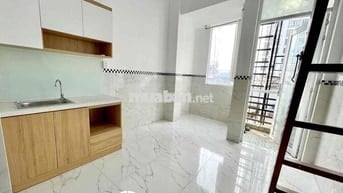 CHO THUÊ CĂN HỘ GÁC CAO 2mét / NHÀ XE RỘNG RÃI - TOÀ NHÀ THANG MÁY