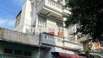 Cho thuê nhà 2 lầu 8 phòng trọ gần 550 kdc bình hòa