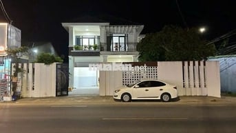 Nhà nguyên căn (Biệt thự) mặt tiền  - gần biển Mỹ Khê - Quảng Ngãi
