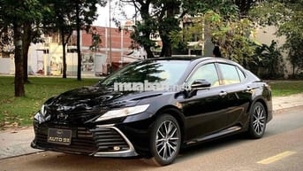 Toyota Camry 2022 2.0Q Đen/Kem 11 ngàn KM Lướt
