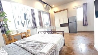 STUDIO BAN CÔNG CỬA SỔ TRỜI FULL NỘI THẤT NGAY IUH