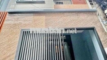 Nhà ngat Tân Sơn Nhì - Dt:4,5x10- đúc 2 tầng BTCT- Chỉ 4. xtỷ