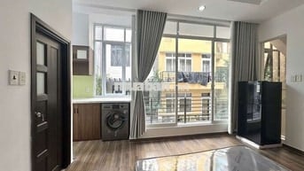 Cho thuê Căn hộ mini/ Tách bếp/ Ban công tại Công viên làng hoa