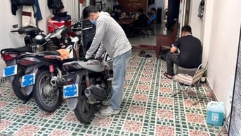 Cần bán gấp nhà diện tích 80m2, hẻm xe tải, cách mặt tiền đường 50m