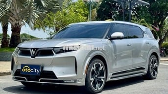 VinFast VF9 Plus 2023 - Màu bạc - 4v5km - BSTP