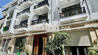 Nhà Phố Mới Xây 100% DT 250m2 1Trệt  3Lầu 5Pn 5Wc Sân Thượng