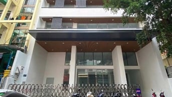 BÁN TOÀ VĂN PHÒNG HOÀNG QUỐC VIỆT, 80M2 × 7.5 TẦNG THANG MÁY,  42 TỶ