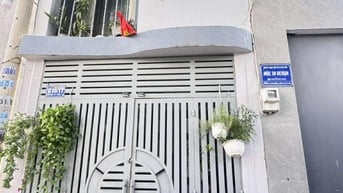 NHÀ 2 TẦNG 1 / LÊ VĂN KHƯƠNG- SÁT BÊN SIÊU THỊ METRO