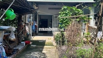 BÁN ĐẤT TẶNG NHÀ CẤP 4, 5X 28M, 2 PHÒNG NGỦ, GÁC LỮNG, GIÁ 650 TRIỆU