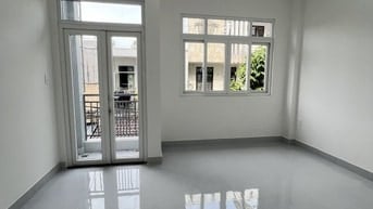 NHÀ MỚI Ở NGAY HXH VƯỜN LÀI cách MT vài căn