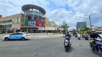 MĂT BẰNG HƠN 300m2 VỊ TRÍ ĐẮC ĐỊA TUYẾN KINH DOANH Q7