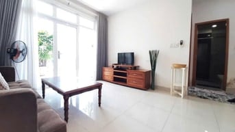 Chung cư Ông Ích Khiêm, Quận 11: 2p ngủ, 2wc, ban công, 11tr/th