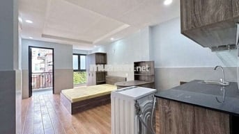 Căn Hộ Ban Công Siêu Rộng Mới 100% Gần Y Dược,Huflit, UEH, BKU,..