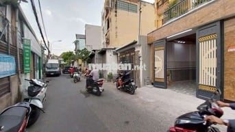 BÁN NHÀ Q12 - 3 TẦNG ĐẸP LUNG LINH - Ô TÔ TRÁNH - DT KHỦNG - GIÁ TỐT