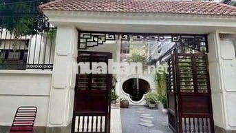 Cho thuê villa trung tâm quận 10. Thuận lợi kinh doanh đa ngành.
