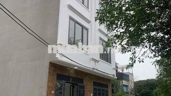 Nhà 4Tx43m2, ô tô đậu trước nhà, 500m trường đại học TDTT giá 3,5 tỷ