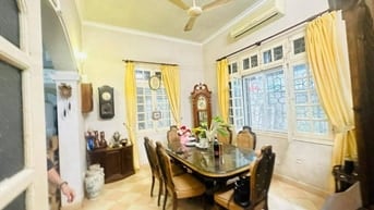 Bán nhà phố Liễu Giai 72m2, khu phân lô, ô tô ra vào. 20,8 tỷ
