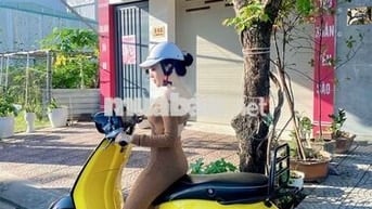 Vespa năm 2015 màu vàng chanh