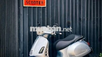 Vespa GTS300 HPE xanh băng giá, nhiều đồ chơi xịn