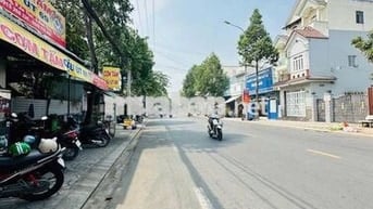 Cho thuê nhà mặt tiền đường đồng văn cống, ngang quán cháo cối mt68