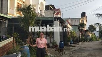 Bán đất DT 150 M sổ đỏ ( đường lớn 100 M) hẻm xe hơi ,2,6 tỷ Dĩ An HCm