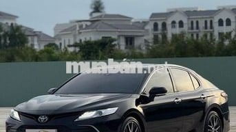 Toyota Camry 2022 2.0 Q mới đi 14.000 km nhập Thái