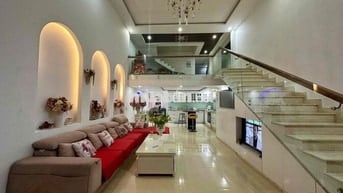 NHÀ SÂN RỘNG KIỆT Ô TÔ NGUYỄN HUY TƯỞNG
