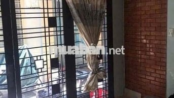 Cho thuê nhà 1 trệt 2 Lầu, đường Trần Quang Khải Q1
