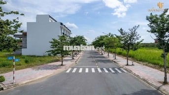Bán Nhà Phố 1T2L 90m2, Giá 2.5 tỷ - Đường TL824, Hựu Thạnh, Long An