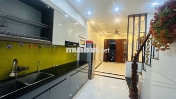 CHỊ THẢO CẦN BÁN GẤP NHÀ 5 TẦNG PHỐ THƯỢNG THANH