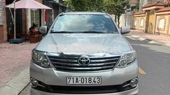 Fortuner 2.7 V máy xăng số tự động đời cuối 2015