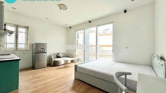 KHAI TRƯƠNG SIÊU PHẨM BALCONY, THANG MÁY NGAY VÒNG XOAY DÂN CHỦ