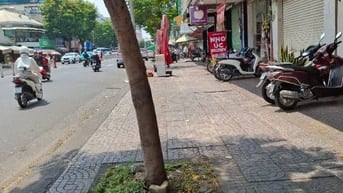 Bán nhà Mặt Tiền đường Ngô Quyền quận 10, vỉa hè rộng tiện kinh doanh