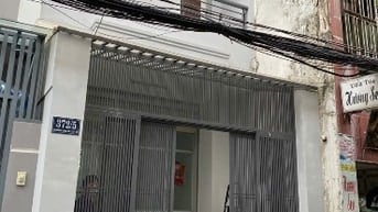 Cần bán nhà sát mặt tiền đường cmt8, gần ga xe metro số 2.