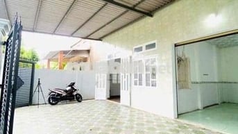 GẤP!!! NHÀ C4 ( 9x24 )- SÂN OTO, HẺM NHỰA, THỦ DẦU, 3 ĐỒNG TL