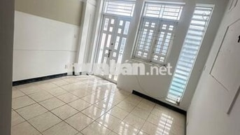 Cho thuê nhà 69/11/6 Nguyễn Cửu Đàm, 4.5x18m, 3 lầu, Giá 18 triệu TL