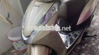 Honda Lead màu vàng nâu