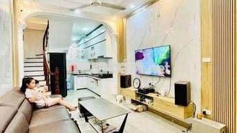8 tỷ - sở hữu ngay nhà Đường Láng, 36m * 5 tầng, gần phố, sổ chính chủ