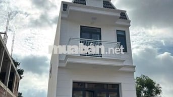 Nhà 1 trệt 1 lầu, 5x16, sổ riêng, nhựa 13m, đg Hùng Vương, Tp Bến Cát