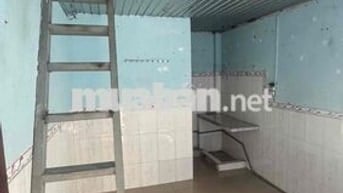 phòng trệt riêng biệt có hẻm nhỏ để xe.
