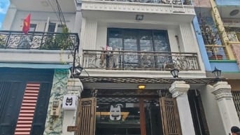 Nhà 6 tầng thang máy (4,5x18m). 13 phòng. HDT 60tr/tháng. Sát mặt tiền