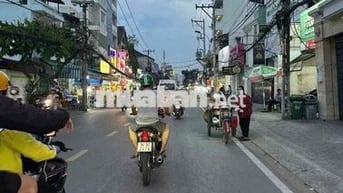4m x 19,5m NHÀ 3 LẦU SÂN THƯỢNG MẶT TIỀN ĐƯỜNG ĐỐI DIỆN CHỢ TÂN QUY Q7