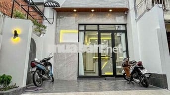 NHÀ TRỆT LẦU MỚI XÂY KIẾN TRÚC HIỆN ĐẠI - 3 PHÒNG NGỦ. NGAY BỜ KÈ TẦM