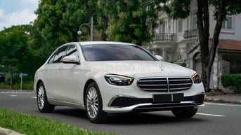 Mercedes Benz_E200 Exclusive - 2022 Bank 90%