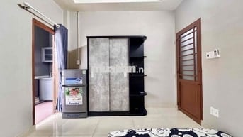 Căn hộ CC full nội thất có ban công lớn tách bếp kế HV Hàng Không 200m