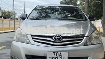 Toyota Innova 2009 G - 120000 km