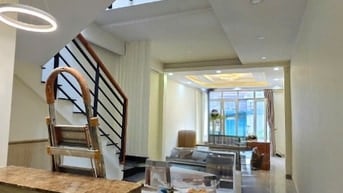 Nhà chính chủ mới đẹp, khu dân trí cao, cách sân bay chỉ 5 phút